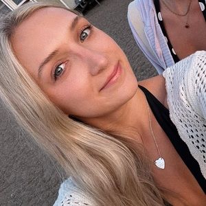 Meet your Posher, Victoria